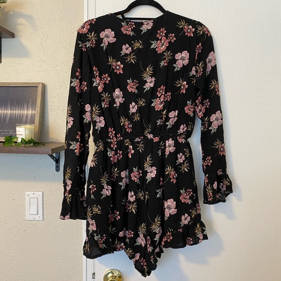 One clothing floral romper - Picture 2 of 6